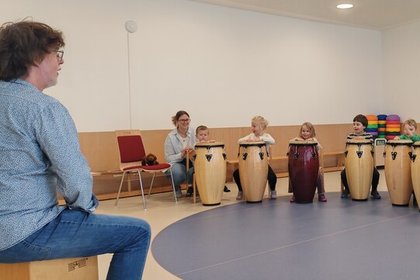 Opa Nilpferd mit Kindern